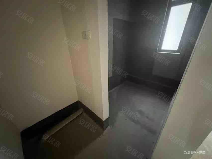 观湖园(一期)4室2厅5卫195.49㎡南120万