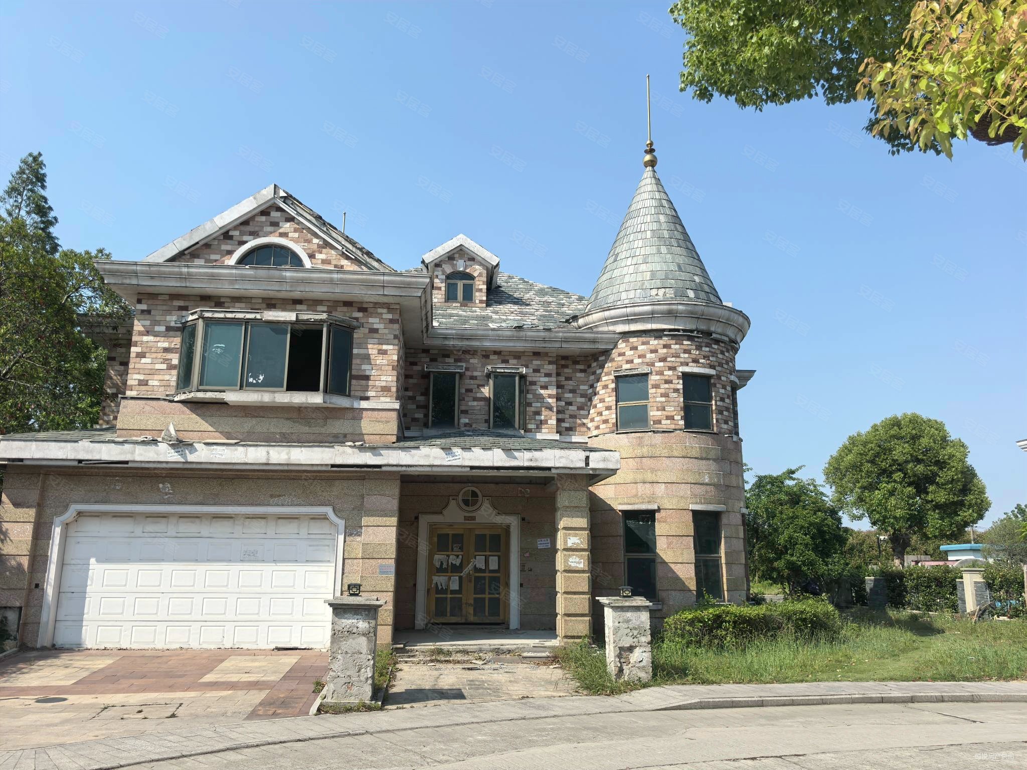 阳明山庄5室2厅2卫360㎡南北555万