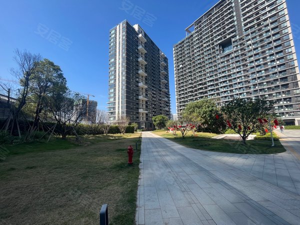 深圳宝安福永会展湾水岸广场双地铁口 会展湾水岸大1房 看小区景观好