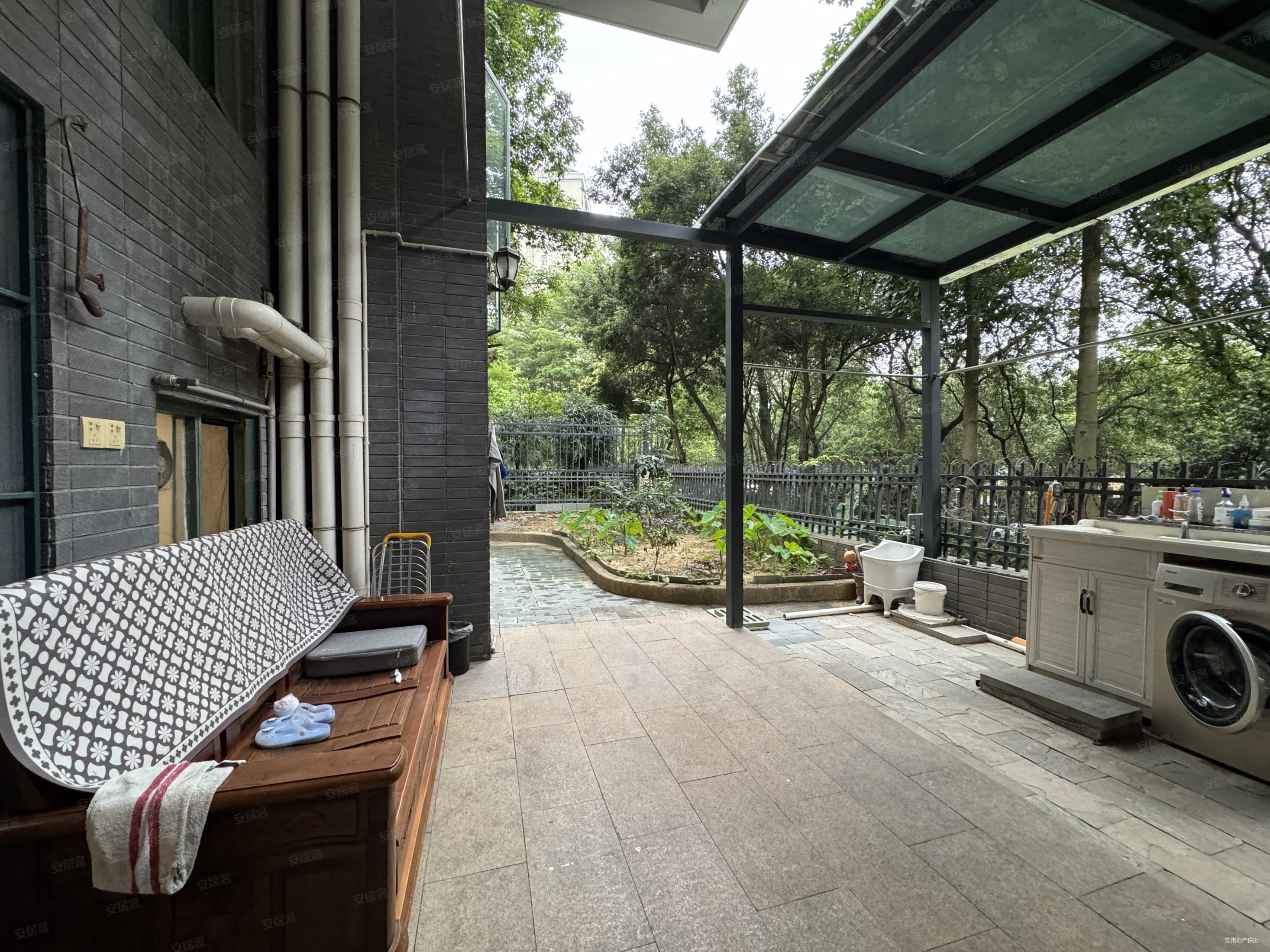 一楼带院子 全新装修 使用率高达200平方 随时看房,光大锦绣山河一期