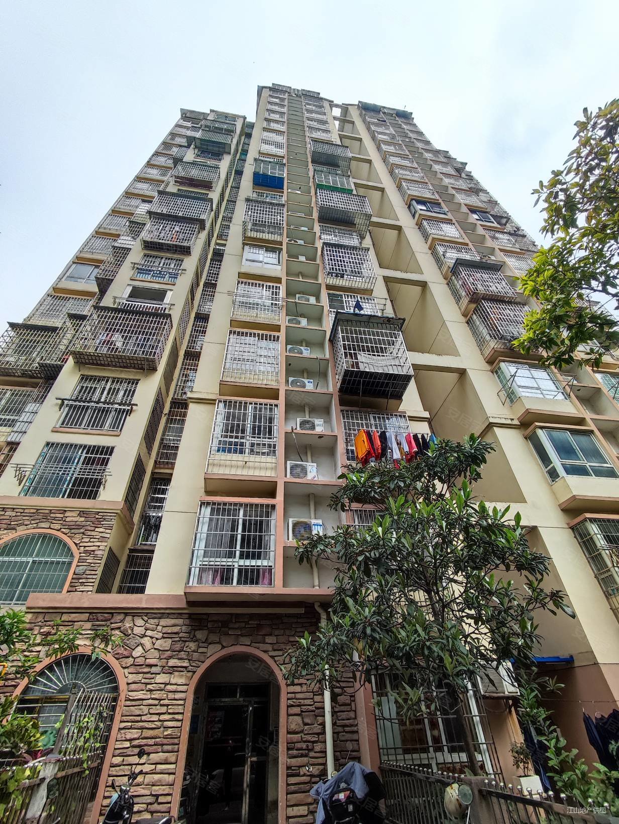 柳石路实惠电梯楼中楼31户型嘉靖圣蓝山采光南北对流