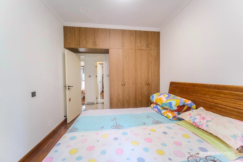 交通便利 购物方便 产权清晰 精装可拎包入住 次新房 双卫,星雅美辰