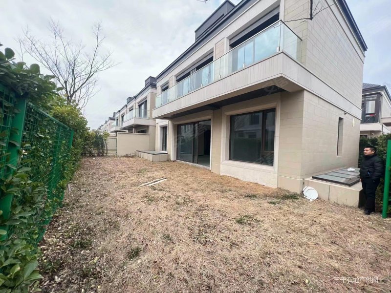 朝南 诚心出售,金臣颐墅二手房,1650万,4室2厅,3卫,154平米-上海安居