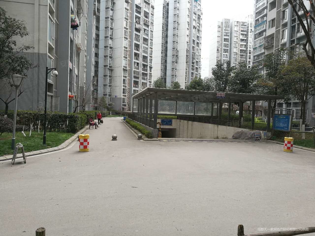 清水路苑西站地铁口精装套二出售无增值税万达对面