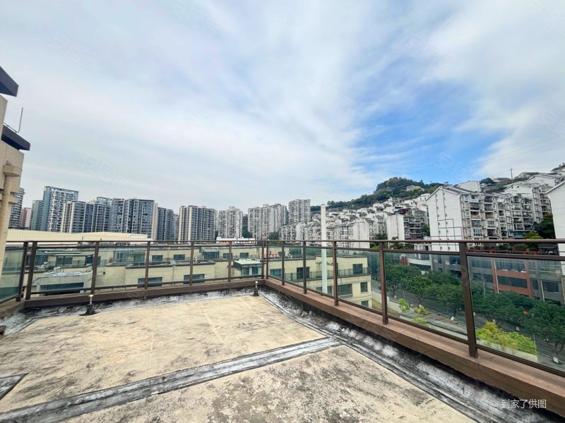 (轻轨 300米骨折急售)带超大屋顶花园 视野无遮挡,融信海月平湖(一期)