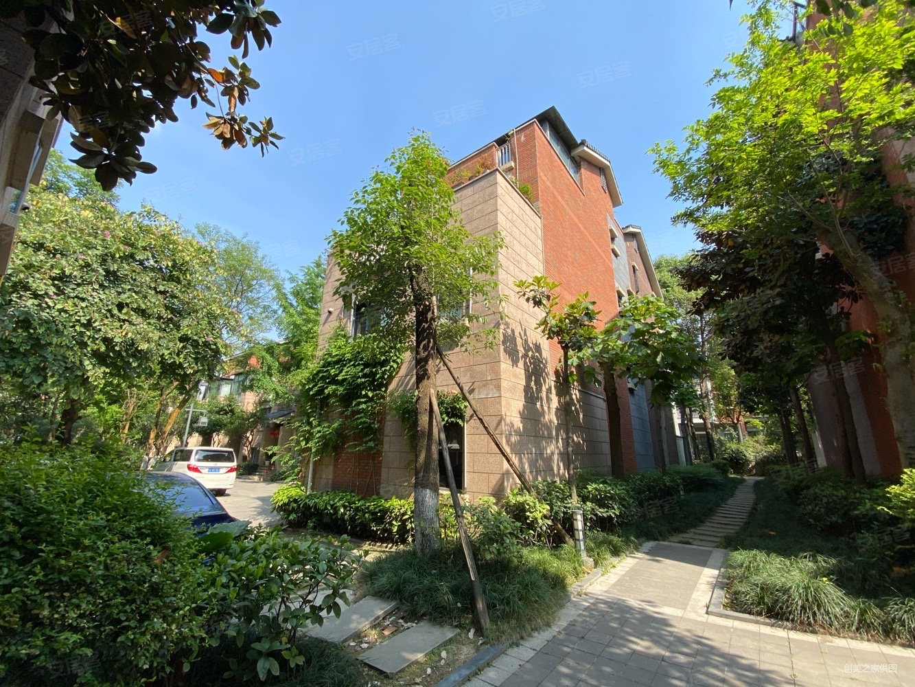 三利宅院3期5室3厅4卫330㎡南820万