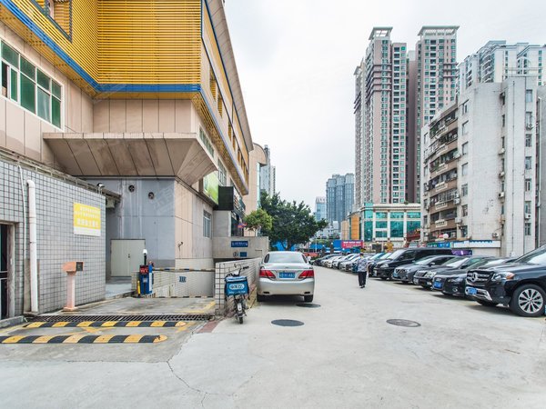 深圳福田皇岗福民大厦五一假期好房门槛,香港通勤福田口岸,精装大三房