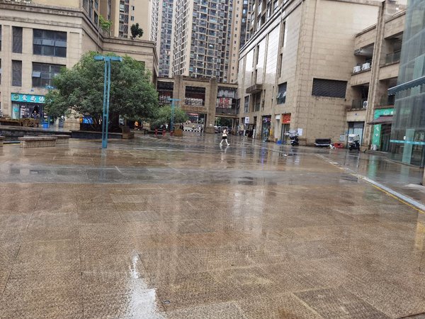 重庆合川合川滨江路中奥城(d区)新重百旁边 出行购物方便 全新装修