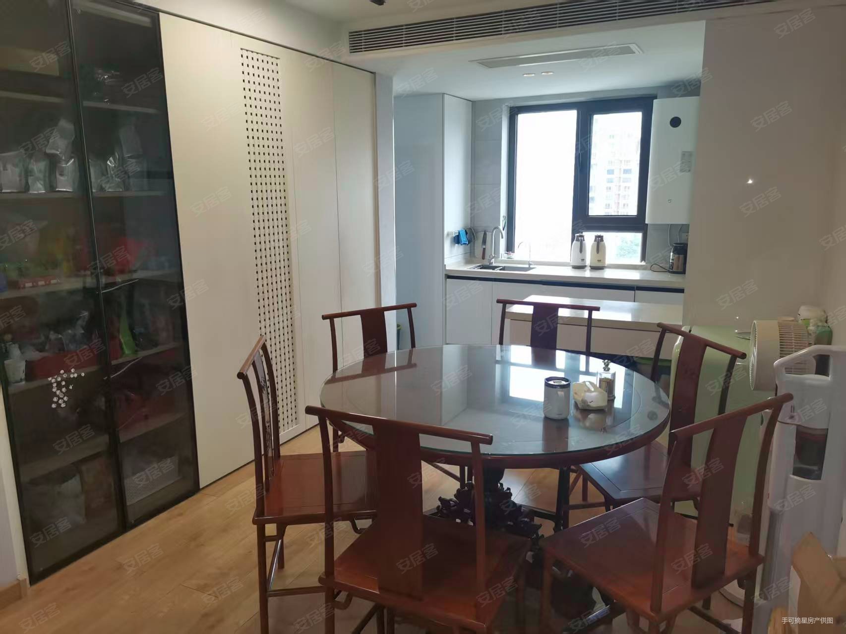 秀兰城市花园6室3厅2卫258㎡南北235万