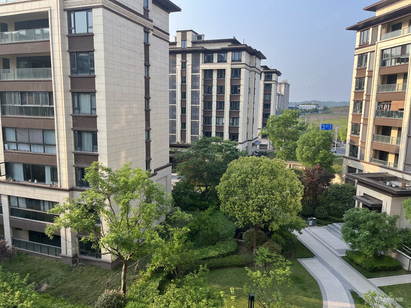 融创九棠府四房二卫临河洋房100万急售!