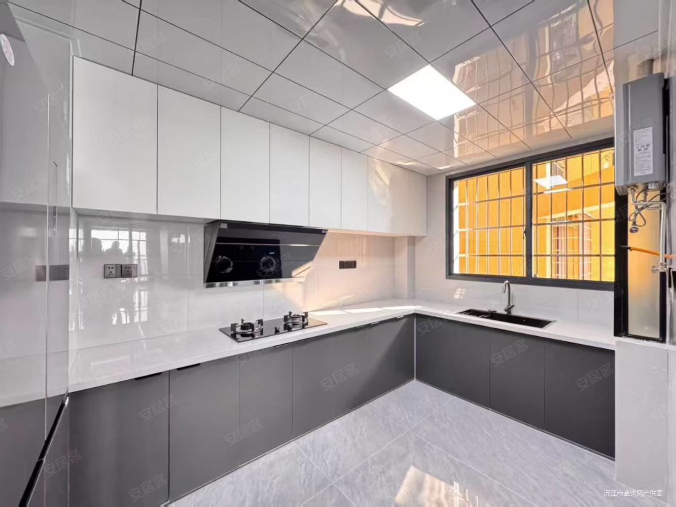 湖景新外滩3室2厅2卫115㎡南62.8万