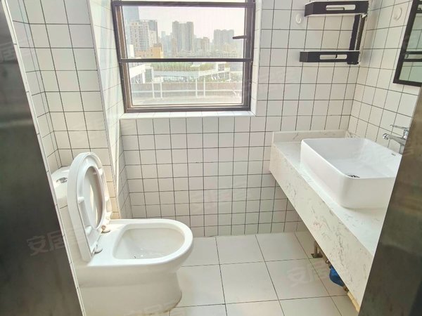 深圳龙华油松骏龙新村(物业直租)龙华油松!通风采光一房一厅!