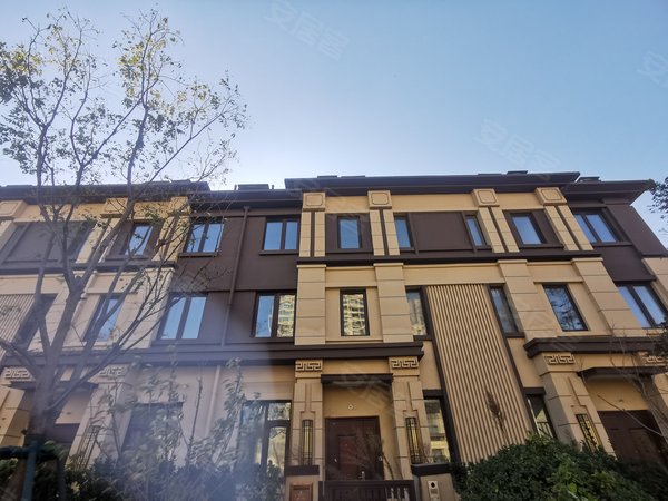 青岛城阳高新区世茂璀璨天樾(别墅)高新区联排别墅 套5 适合办公 前后