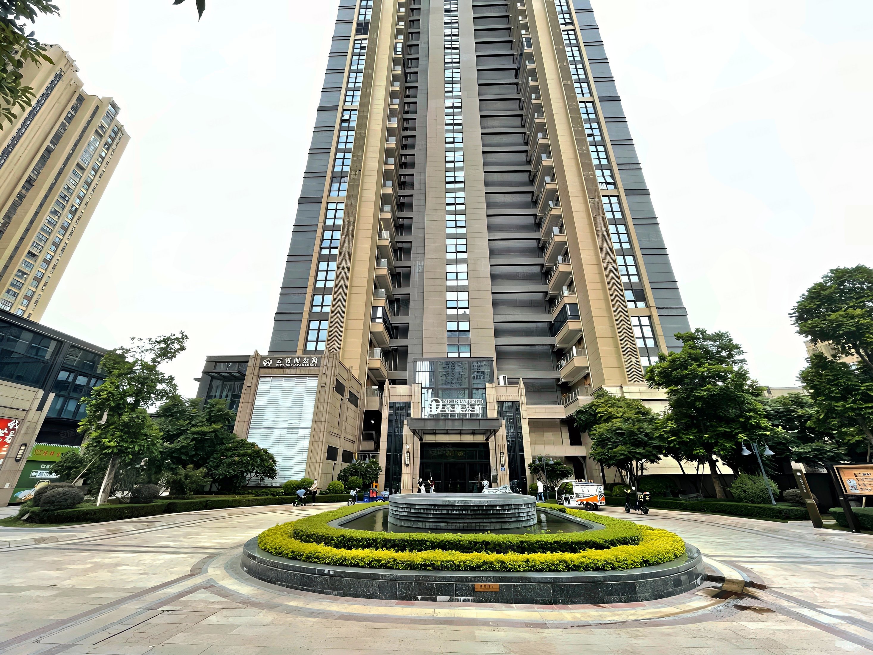 珠光御景壹号(公寓)4室2厅2卫96㎡南550万