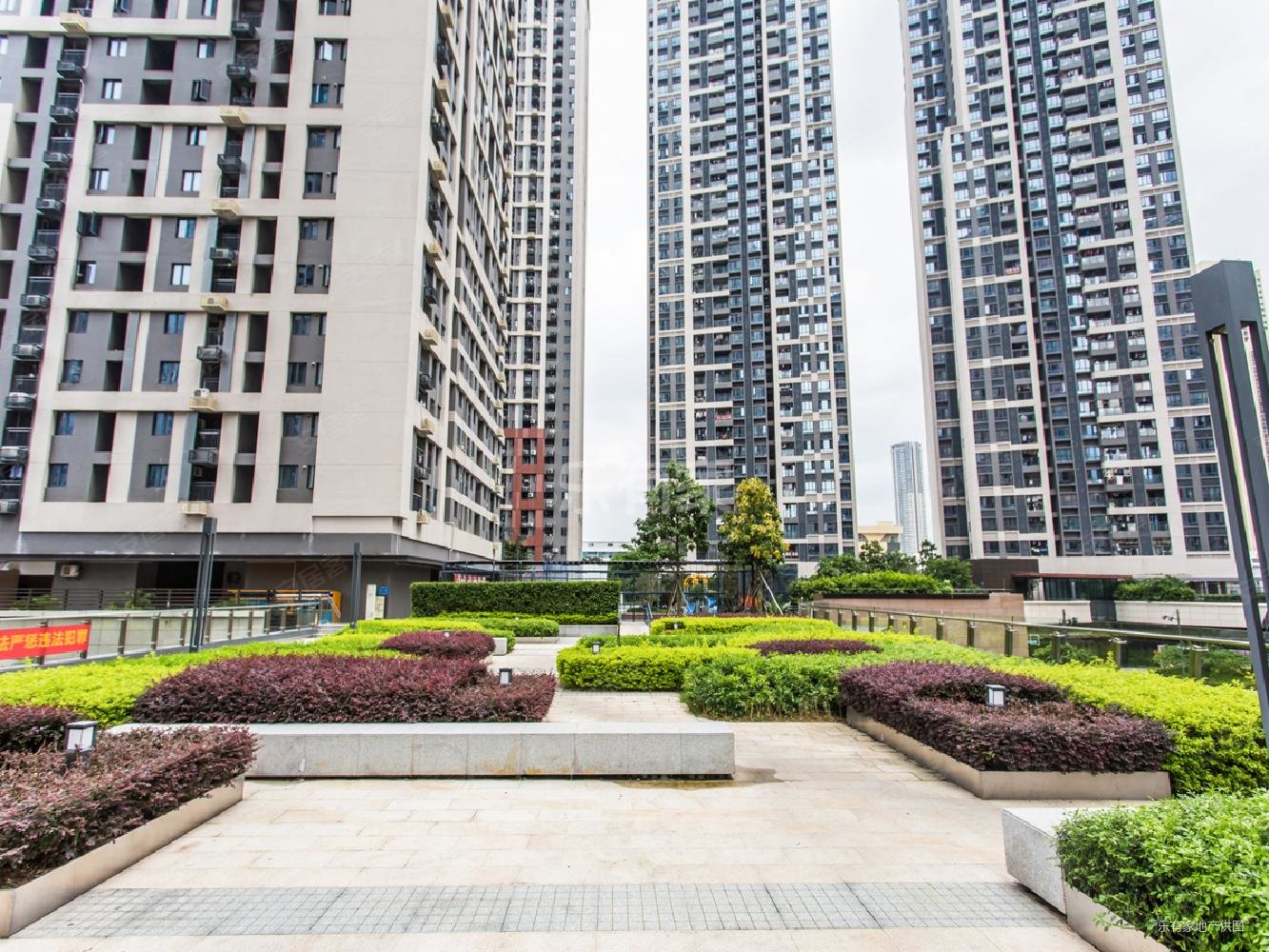 紧急降价业主低价急卖价格可谈大冲新城花园精装一房一厅