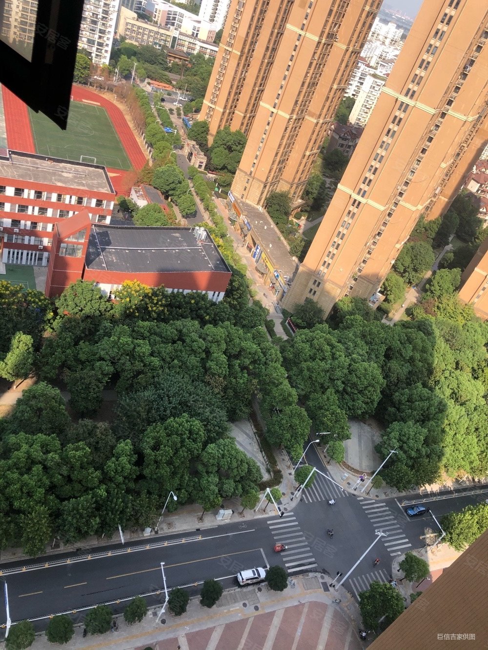 地铁口东湖上武珞路奢华大4房送一间复地东湖国际老证捡露