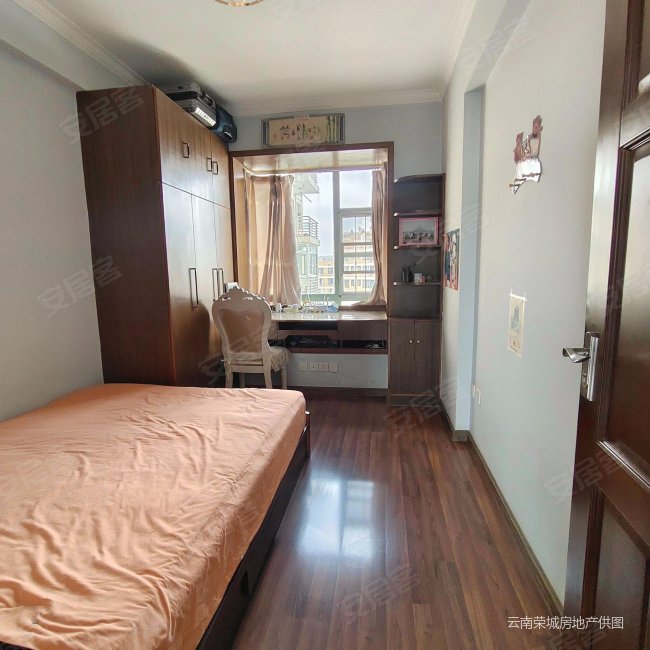 明厨明卫)银海雅苑!精装4房2厅2卫