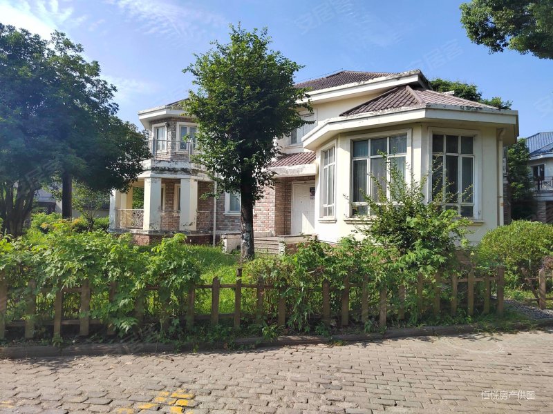 昆山银泰花园(别墅)4室2厅4卫287㎡南北750万