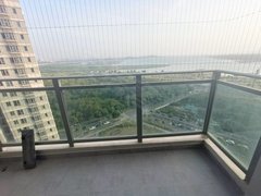 4.24新上房源一线海景 无遮挡  下楼即是彩虹跑道浪漫线