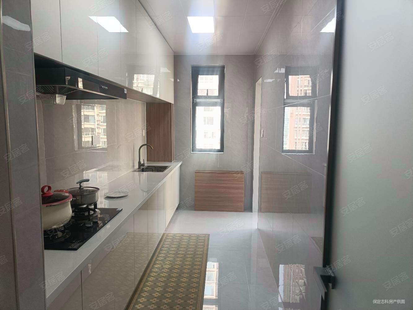 维多利亚夏郡3室2厅2卫138.1㎡南北104.8万