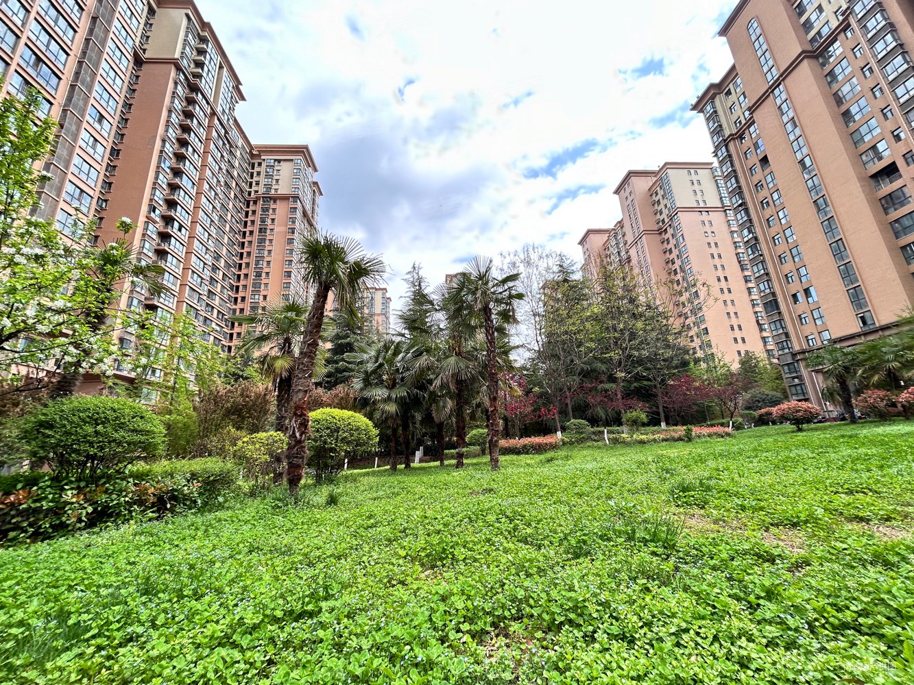 太阳水岸新城两室精装,满二满三诚意出售,园林社区