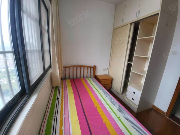 南宁兴宁区政府云星钱隆御景近地铁口 装修保养好 3房每个房间都有