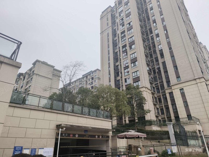 龙泉香榭 满二 带电梯 刚需小三居 购物方便 正南朝向