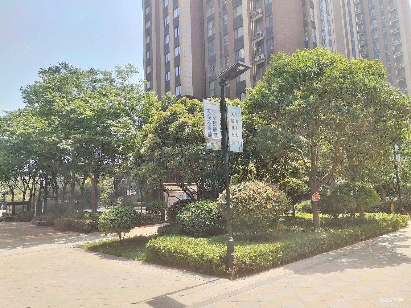 颐馨湿地壹号3室2厅2卫133.69㎡南北240万