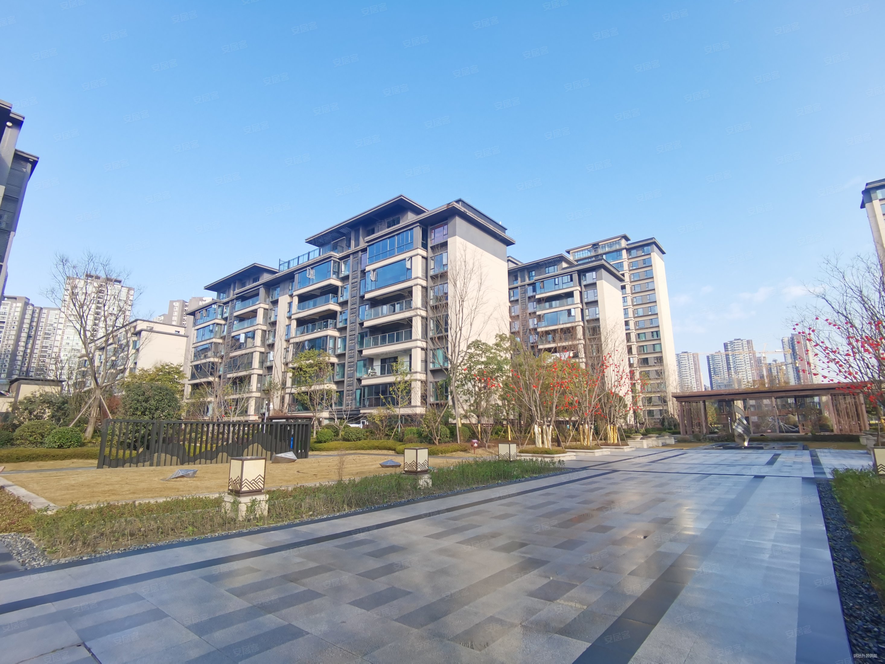 精装洋房次新小区,通透套四带暖气,小区环境好,品质高,新尚尚院二手房