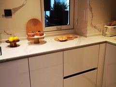 汉中南郑南郑大道出租大河坎二号桥江边电梯1000到1800一个月精装全配拎包出租房源真实图片