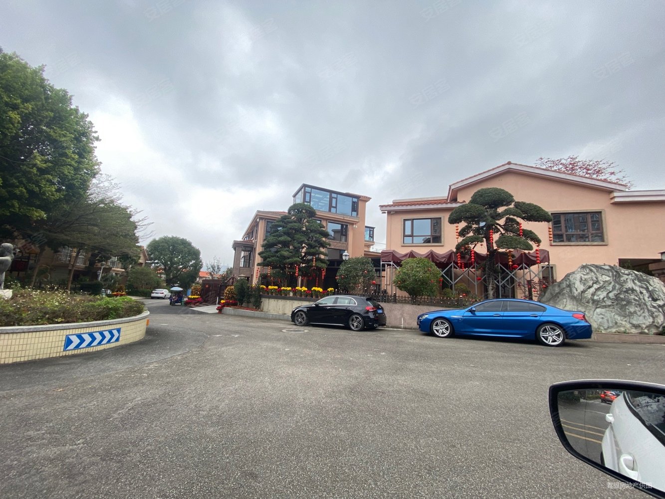 莲花山下莲花别墅带大露台看一线湖景高尔夫球场价格可谈