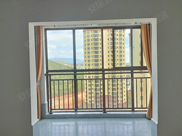 昆明呈贡刘家营锦绣家园呈贡市政府旁 锦绣家园 精装两室 空房出租 可