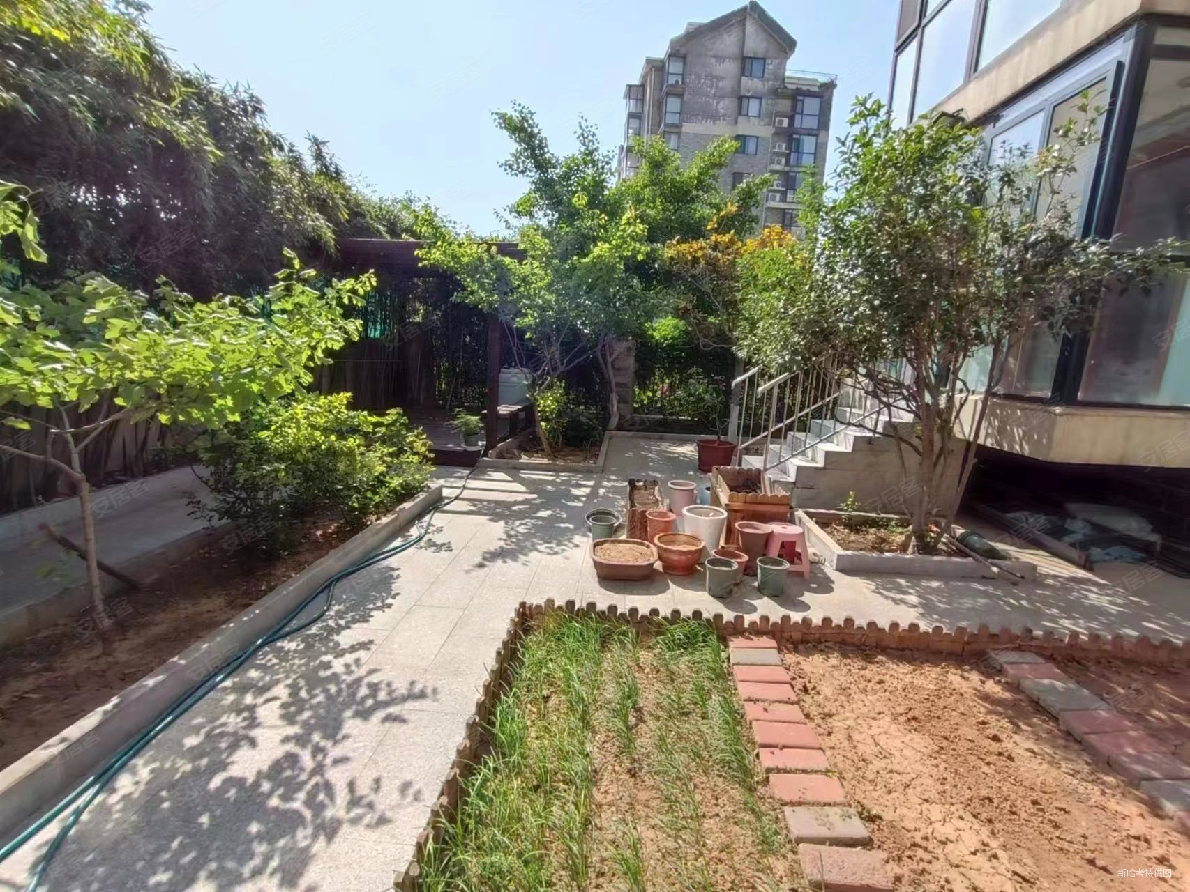 银丰山庄一楼带100平小院送地下室有车位随时看房