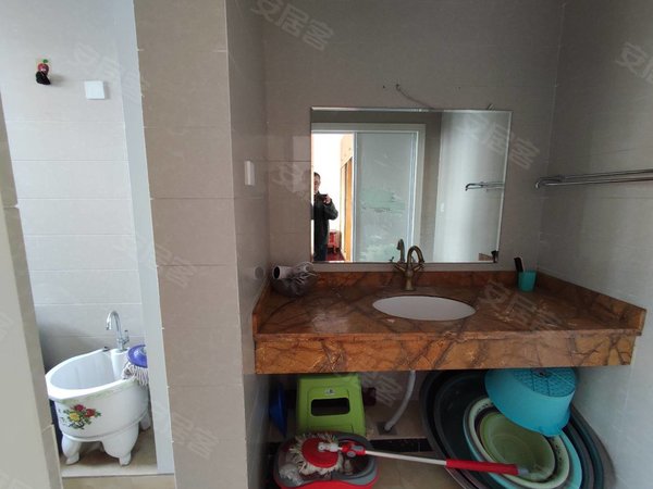弥勒九号路庆来公园宏华苑市中心,生活方便,精装修拎包入住,南北通透,1700元每月出租房源真实图片