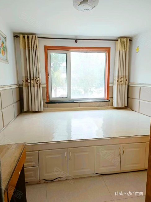 一楼 带个大车库 市中心位置 不挡不冲 带所有家具家电,瑞晟玺景园