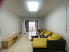 广安广安区东南片区加德学校旁边，加德天街和吾悦附近，电梯三房出租，免物业费，出租房源真实图片