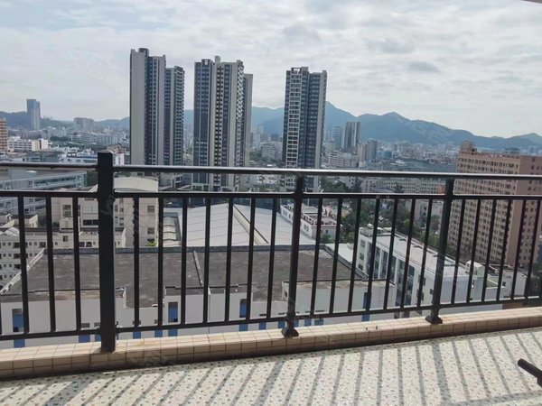 深圳宝安石岩星曜名城石岩湿地公园旁星曜名城精装四房家电齐全出租!