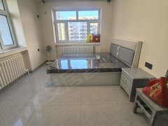 齐齐哈尔铁锋百花园龙南小区，四楼，一室精装修，可月租1300，年租一万二，出租房源真实图片