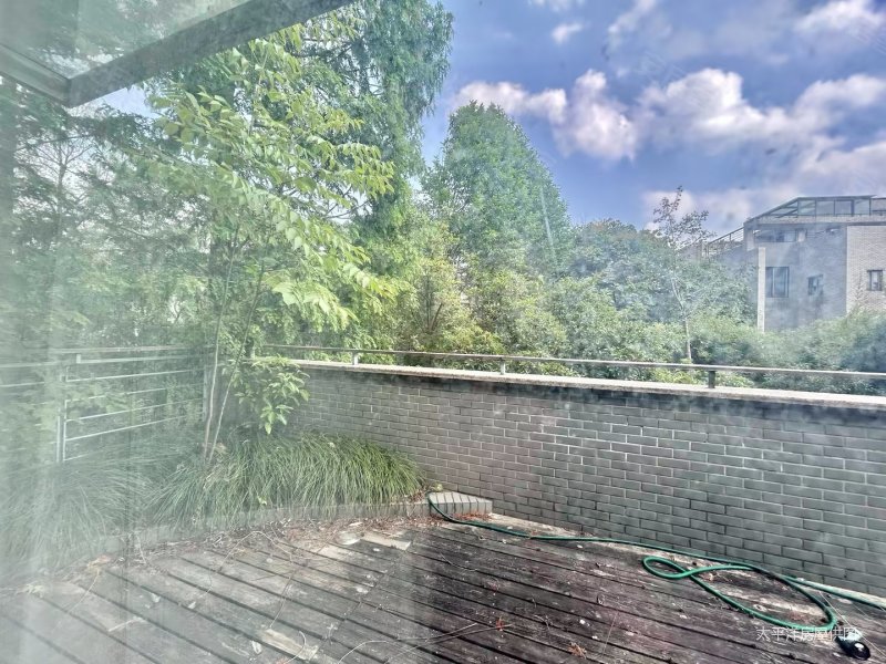 金地格林春晓(别墅) 联排 居住密度低 购物方便 南向采光好