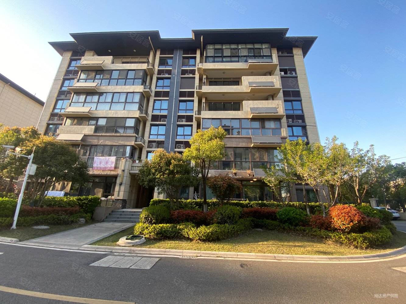 急卖带院子翠湖雅居三房两卫精装135万看房方便