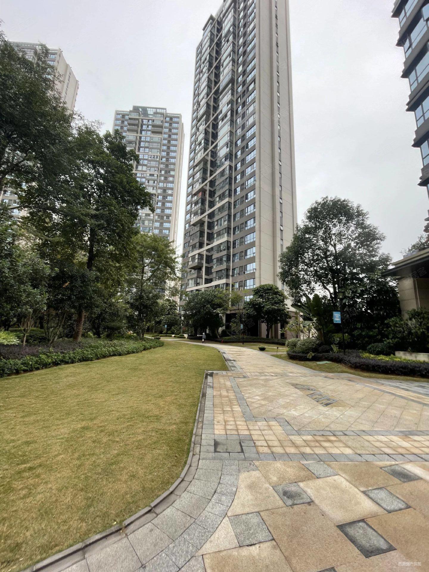 柳州房产网>柳州二手房>城中二手房>体育中心二手房>荣和天誉(三期)>