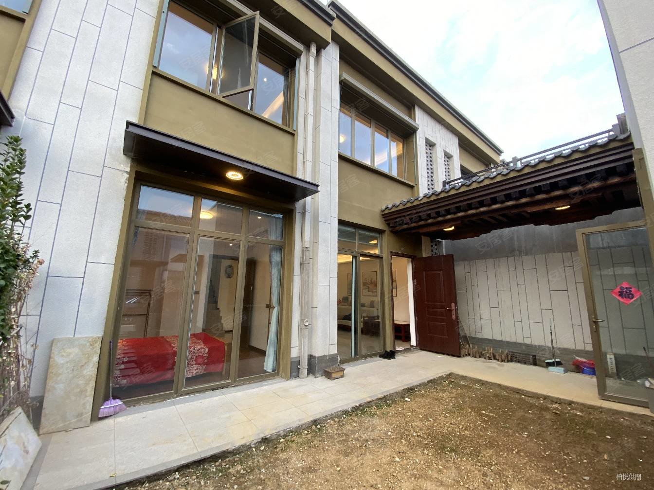 山湖城花园湖畔小院