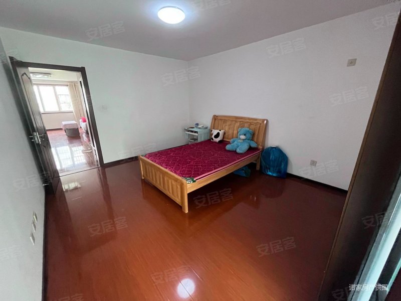 毓秀园多层四楼 南北通透大两室 地铁口 近公园医院