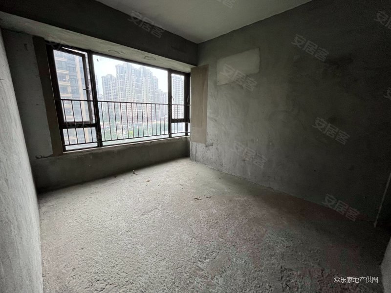 长信东海银湾 急售 三房两厅全新毛坯南向望花园 看房方便