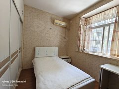 广安岳池大西街岳池2号桥旁，精装3室2卫，有小区，客厅，卧室都有空调。出租房源真实图片