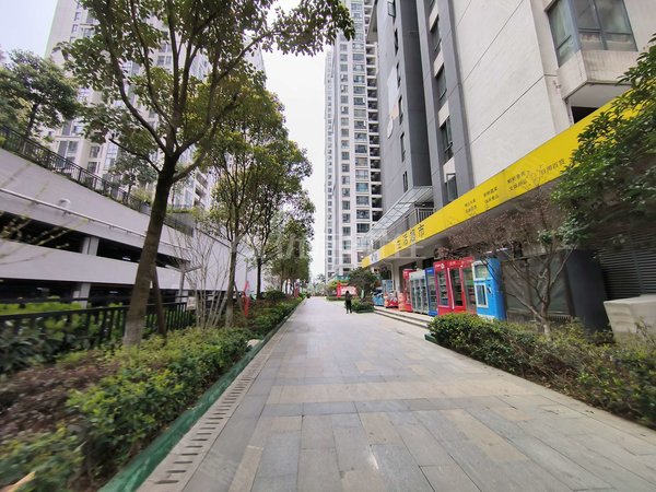 贵阳云岩未来方舟中天甜蜜小镇2组团押一付三中天甜蜜小镇精装1700元