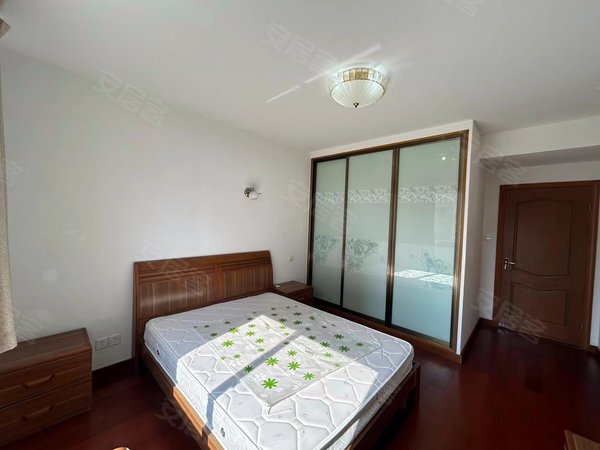 上海静安西藏北路广盛公寓出门就是地铁8号线,两房两厅,电梯房,民用