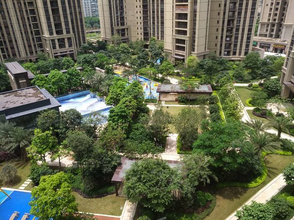 佛山禅城季华六路绿地璀璨家园(二期)平层大户型4房  南北通透未住过