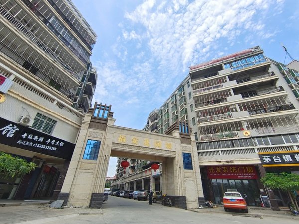 泉州南安霞美镇福安城市花园镇政府旁3房租1200元包物业,家具家电齐全