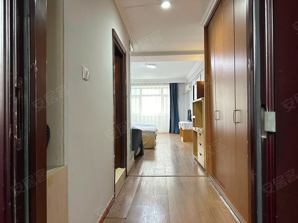 大连开发区保税区樱花别墅金马路樱花小区简装中间层一室一厅可随时看房出租房源真实图片